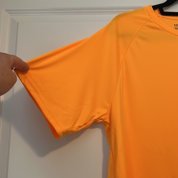 Rich yellow/light orange men’s Under Armour short sleeve shirt - Picture 2 of 2